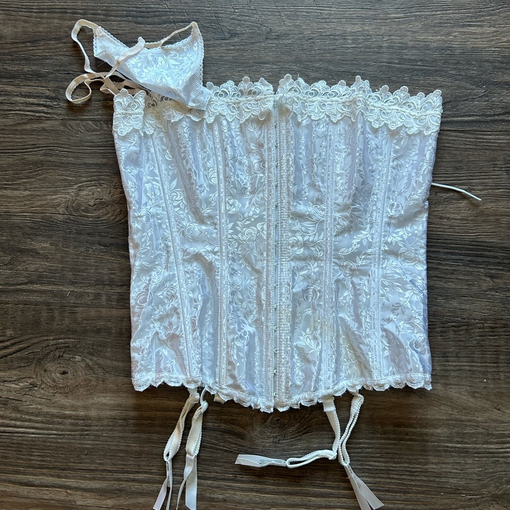 Frederick’s of Hollywood Bridal Jacquard Elegant White Lace Corset
34 Medium